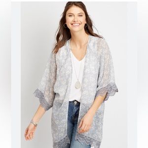 Maurice’s Blue Floral Trim Kimono, size Medium
